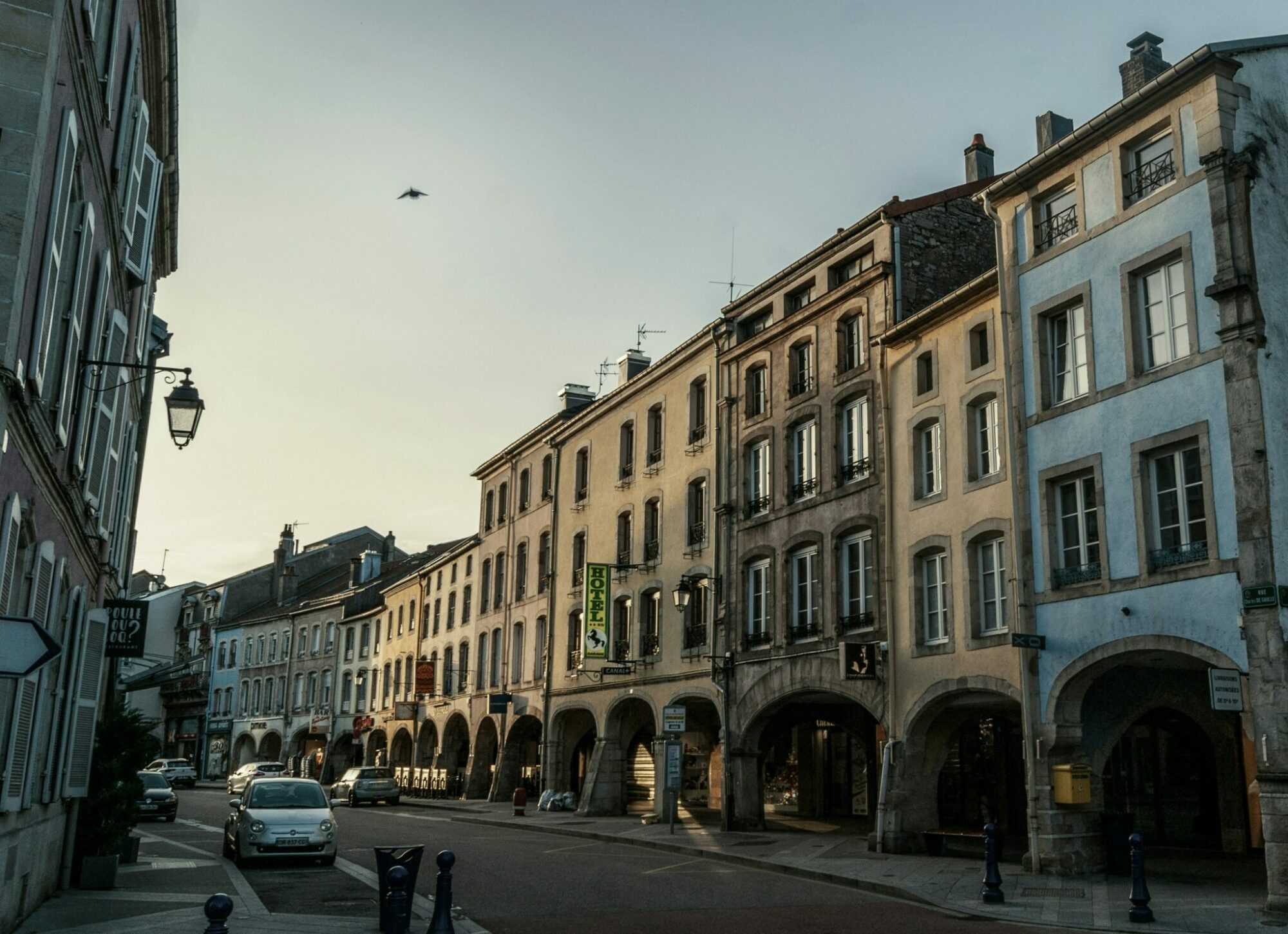 hotel cheval de bronze remiremont visuel jean baptiste d Y4znDnUJ968 unsplash 01 scaled e1744039142775 Hôtel Cheval de Bronze - Remiremont hotel cheval de bronze remiremont visuel jean baptiste d y4zndnuj968 unsplash 01